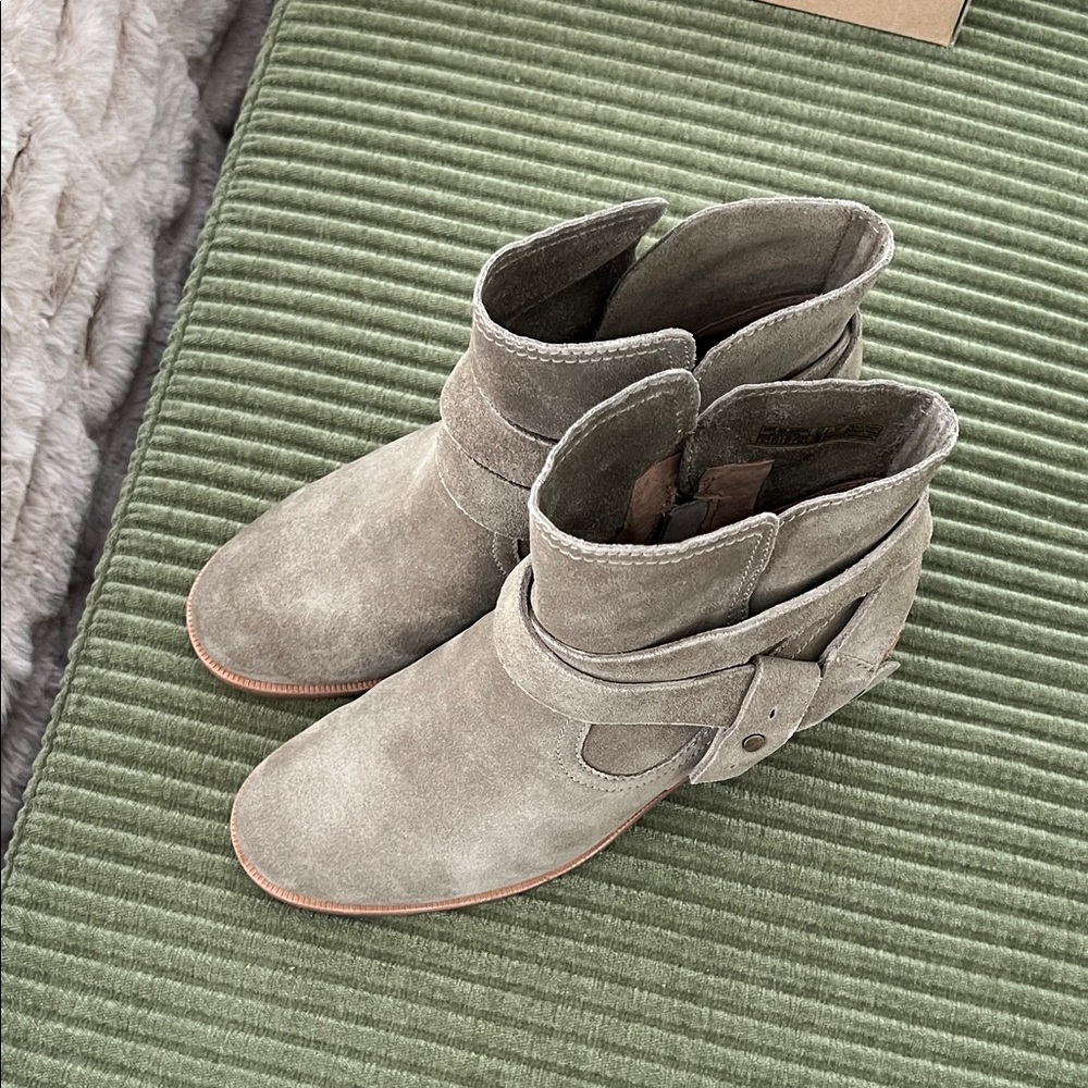 NWT - UGG Elora Suade Ankle Boots - Antilope 💚 - Picture 3 of 9